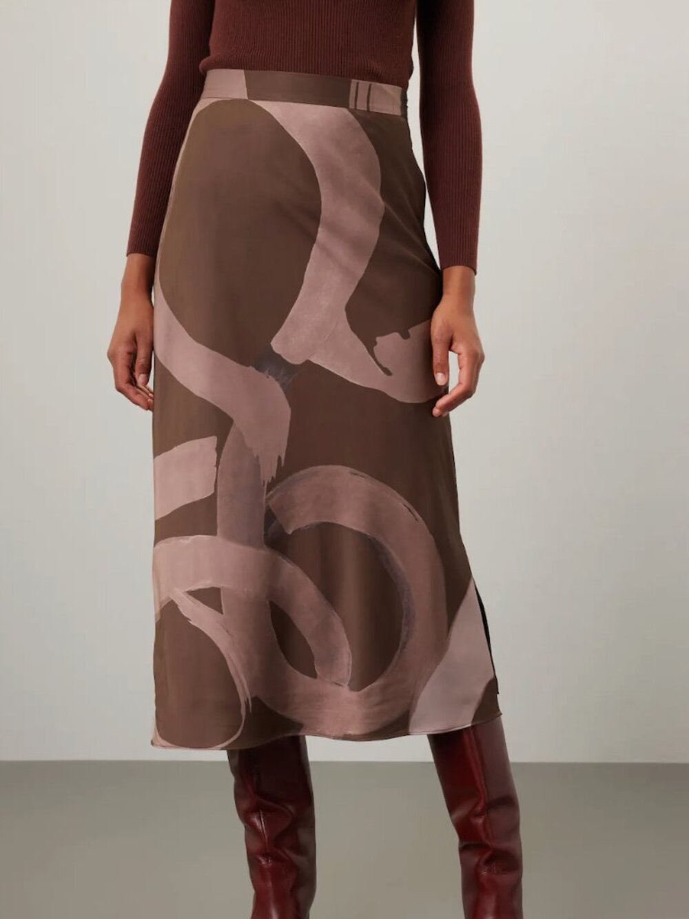 Slate & Willow Abstract Satin Slip Midi Skirt in Brown Small